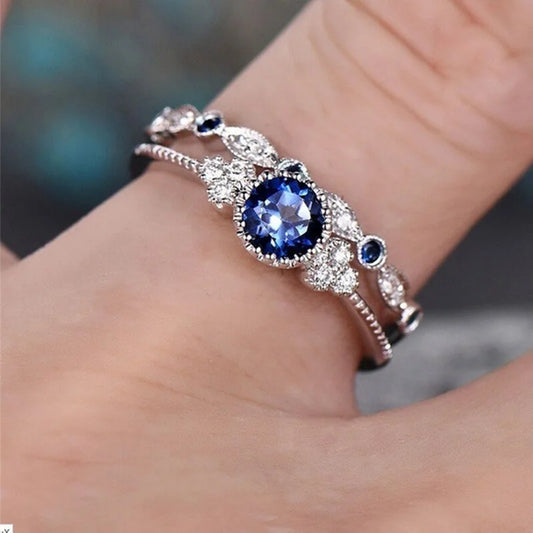 925 Sterling Silver Ring Set with Emerald Zircon Crystals for Women